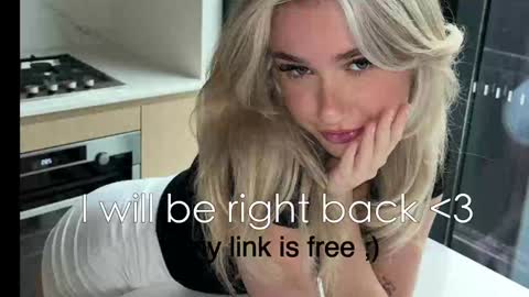 Snapshot of clairebabyy1 chatting on December 17, 1:18 am Claire online show from December 17, 1:18 am