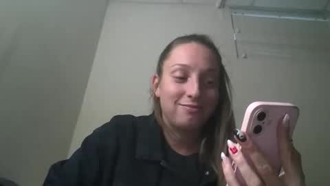 Snapshot of clairebearx3 chatting on October 22, 6:51 pm clairebearx3 online show from October 22, 6:51 pm