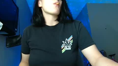 Snapshot of claireblunt chatting on December 5, 1:03 am Claire online show from December 5, 1:03 am