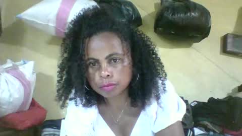 Snapshot of clairette9794 chatting on June 5, 7:08 pm clairette9794 online show from June 5, 7:08 pm