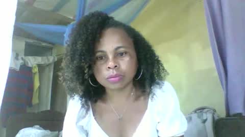 Snapshot of clairette9794 chatting on June 8, 3:07 am clairette9794 online show from June 8, 3:07 am