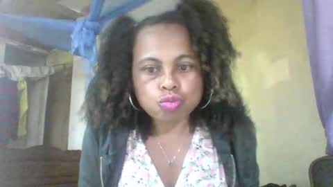 Snapshot of clairette9794 chatting on June 8, 7:36 pm clairette9794 online show from June 8, 7:36 pm
