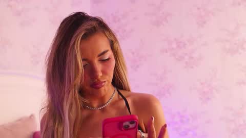 Snapshot of clarahazell chatting on January 7, 4:59 am ClaraHazel online show from January 7, 4:59 am