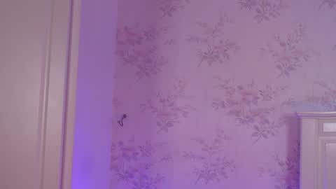 Snapshot of clarahazell chatting on January 17, 5:23 am ClaraHazel online show from January 17, 5:23 am