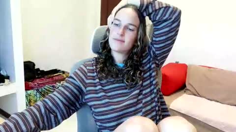 Snapshot of claralafontaine chatting on June 26, 12:26 am claralafontaine online show from June 26, 12:26 am