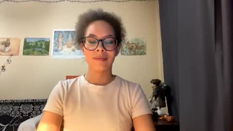 Snapshot of claralipinski chatting on March 4, 1:17 pm Selena online show from March 4, 1:17 pm