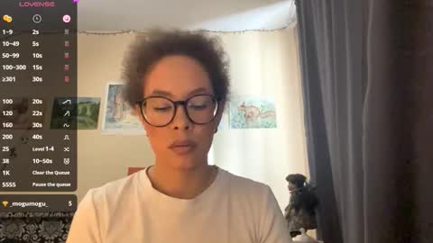 Snapshot of claralipinski chatting on March 8, 8:18 am Selena online show from March 8, 8:18 am