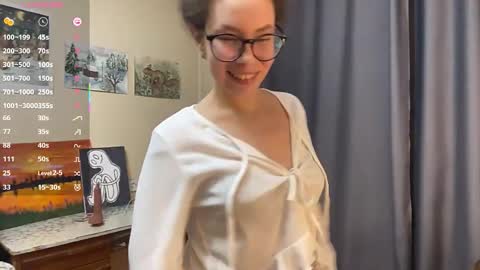 Snapshot of claralipinski chatting on March 27, 2:39 pm Selena online show from March 27, 2:39 pm