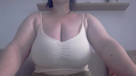 Clara online show from April 18, 1:59 pm