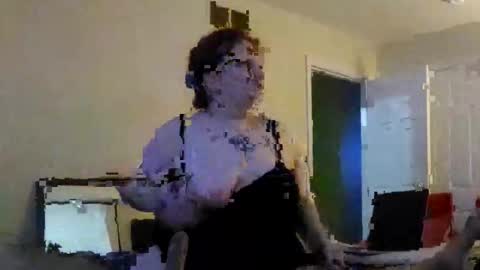 Snapshot of clarbrit561 chatting on March 27, 3:45 am Clarbrit561 online show from March 27, 3:45 am