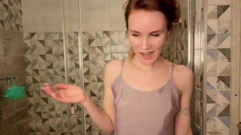 Snapshot of clare_ff chatting on April 3, 2:04 pm Claire online show from April 3, 2:04 pm