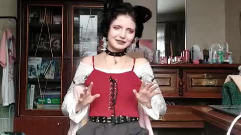Snapshot of clarettarowand chatting on October 10, 6:01 am Eva online show from October 10, 6:01 am