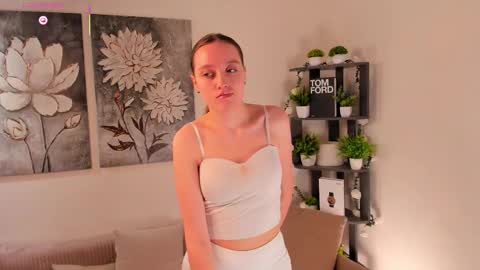 Snapshot of claribelpastano chatting on February 28, 1:39 am Lora online show from February 28, 1:39 am