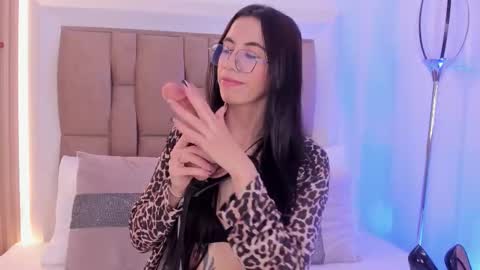 Snapshot of clarisse28 chatting on October 19, 7:25 pm Mistress Clarisse online show from October 19, 7:25 pm