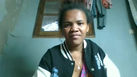 Snapshot of clarisse98 chatting on October 21, 2:12 am clarisse98 online show from October 21, 2:12 am