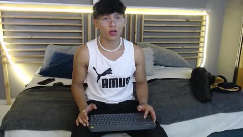 clar online show from February 19, 8:27 pm