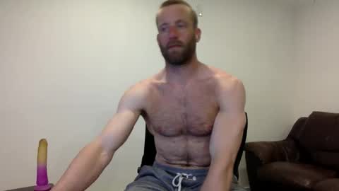 Snapshot of clarkecock chatting on April 15, 10:21 pm Clarke Cock online show from April 15, 10:21 pm
