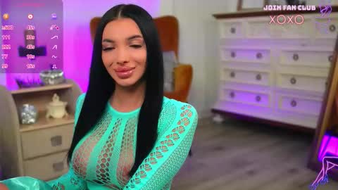 Snapshot of classybarby__ chatting on October 29, 11:17 pm Velma online show from October 29, 11:17 pm