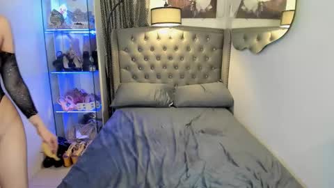 Naughty Claudia online show from October 18, 10:10 pm