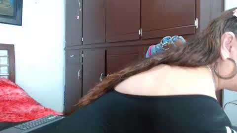 Snapshot of claudiaa_broke chatting on March 29, 2:33 am claudiaa_broke online show from March 29, 2:33 am