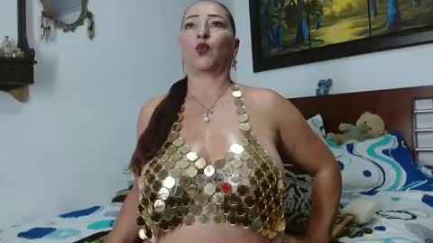claudiaa_broke online show from June 10, 3:07 am