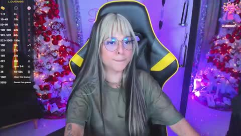 Snapshot of cleademon chatting on December 27, 3:37 pm Demon online show from December 27, 3:37 pm