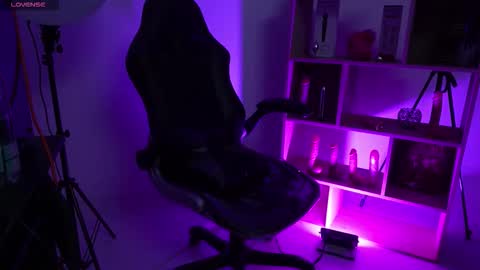 Snapshot of cleeoadams_ chatting on March 4, 5:13 am Cleo Adams online show from March 4, 5:13 am