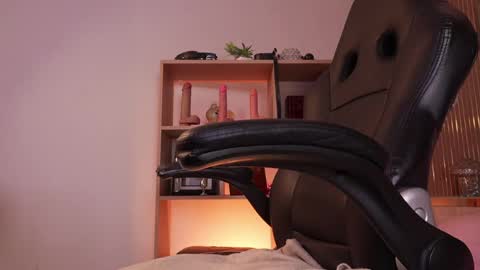 Snapshot of cleeoadams_ chatting on April 1, 4:57 am Cleo Adams online show from April 1, 4:57 am