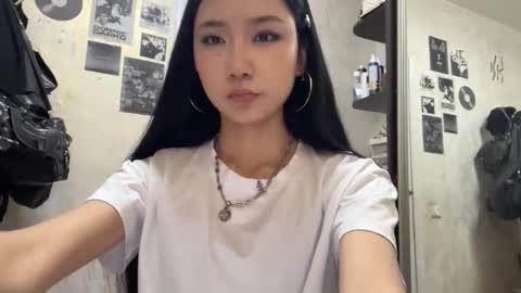 Snapshot of clemenciakempa chatting on March 17, 10:40 am Lili online show from March 17, 10:40 am