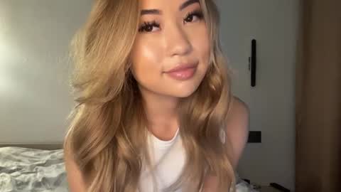 Snapshot of clemenciakempa chatting on March 23, 1:15 pm Lili online show from March 23, 1:15 pm