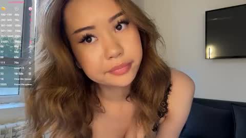 Snapshot of clemenciakempa chatting on April 22, 1:23 pm Lili online show from April 22, 1:23 pm
