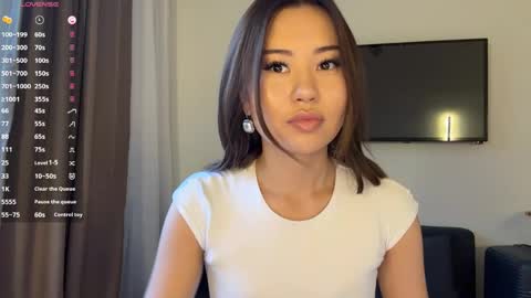 Snapshot of clemenciakempa chatting on May 11, 1:17 pm Lili online show from May 11, 1:17 pm