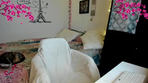 Snapshot of cleo_christmas chatting on April 2, 1:03 am cleo_christmas online show from April 2, 1:03 am