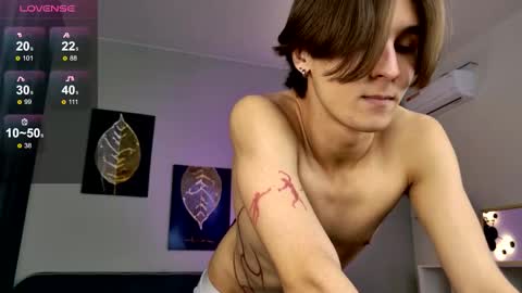 Snapshot of cleo_stringer_ chatting on November 2, 6:49 am Cleo online show from November 2, 6:49 am