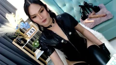 Cleo online show from March 3, 2:15 am