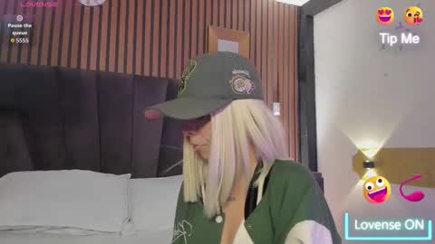 cleowhite_ online show from September 24, 6:28 am