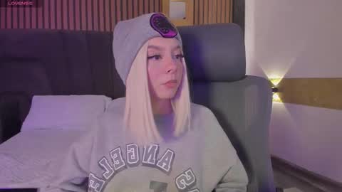 cleowhite_ online show from September 26, 4:27 am