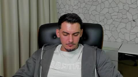 Snapshot of clintmasterss chatting on April 5, 5:37 am ClintMasterss online show from April 5, 5:37 am