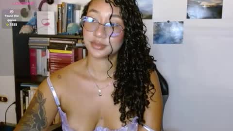 Snapshot of clitia_xx chatting on November 6, 12:33 am Clitia online show from November 6, 12:33 am