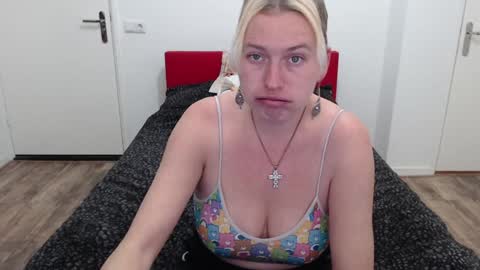 Syl  online show from January 15, 7:01 pm