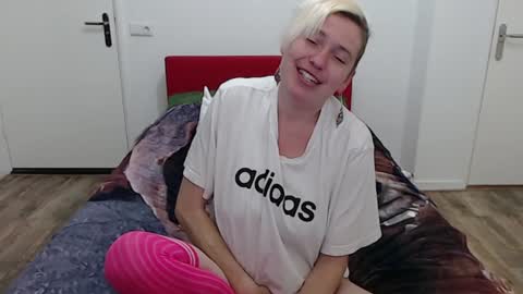 Syl  online show from January 27, 1:52 pm
