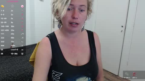 Syl  online show from October 7, 7:27 am