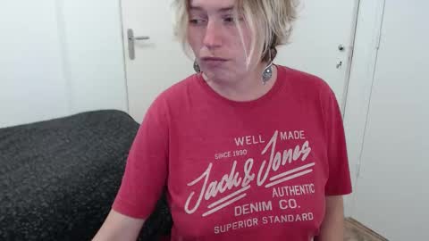 Syl  online show from October 30, 8:27 am