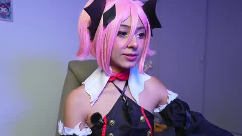 Snapshot of cloe__hills chatting on April 15, 1:07 pm Cloe online show from April 15, 1:07 pm