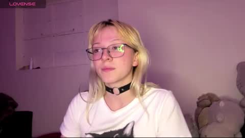  CLOE  online show from October 15, 10:21 pm