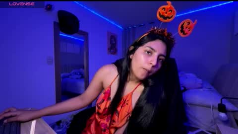 Snapshot of cloe_small08 chatting on October 19, 1:06 am cloe small online show from October 19, 1:06 am