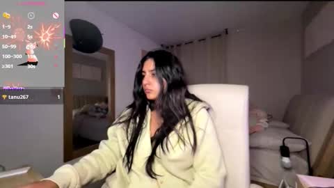 Snapshot of cloe_small08 chatting on October 22, 1:28 am cloe small online show from October 22, 1:28 am