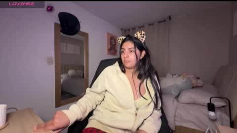 Snapshot of cloe_small08 chatting on October 23, 12:10 am cloe small online show from October 23, 12:10 am