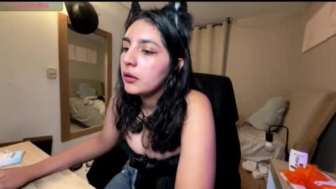 Snapshot of cloe_small08 chatting on October 30, 1:40 am cloe small online show from October 30, 1:40 am