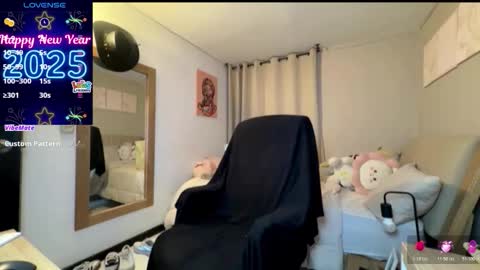 Snapshot of cloe_small08 chatting on November 15, 2:31 am cloe small online show from November 15, 2:31 am